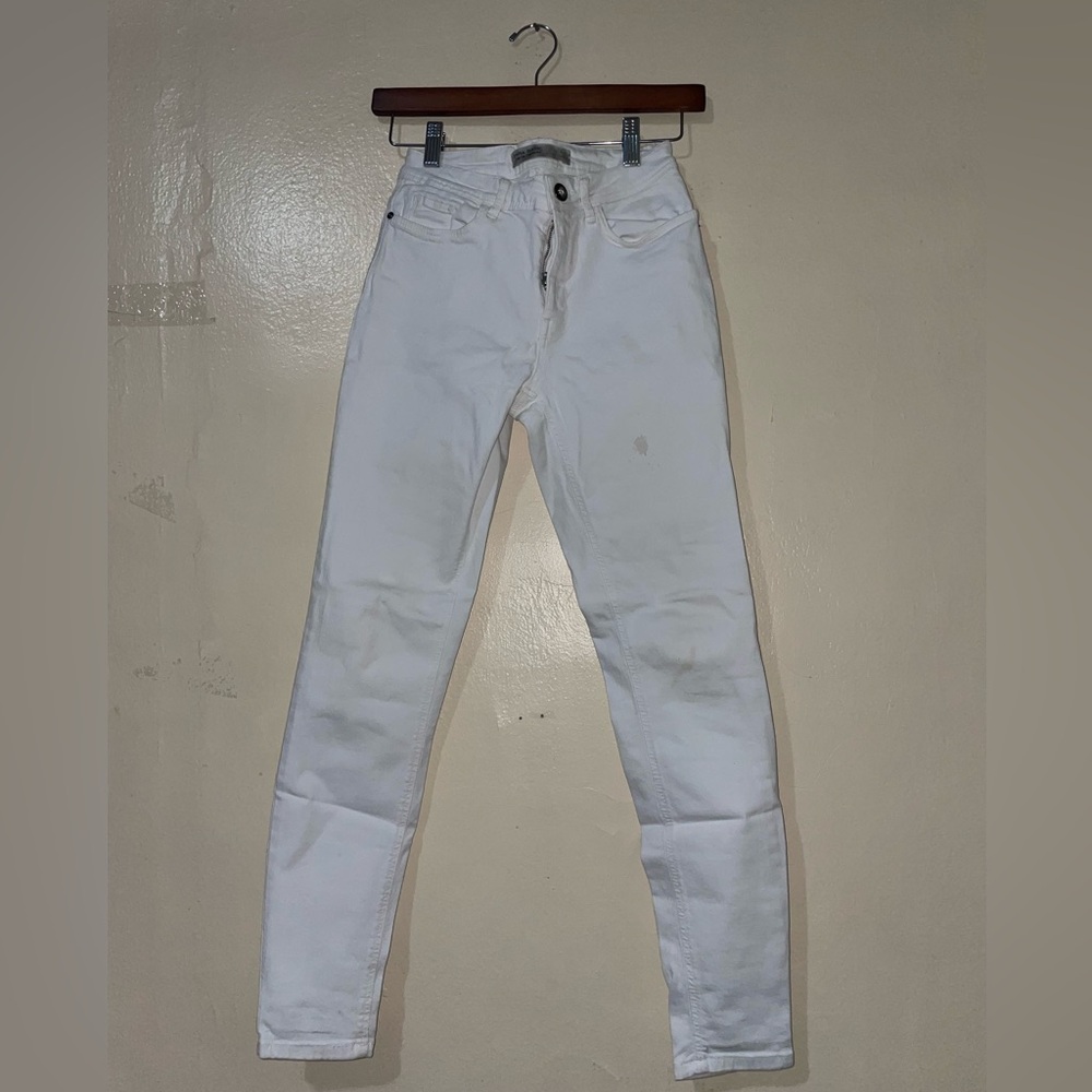 White skinny jean from Zara Basic